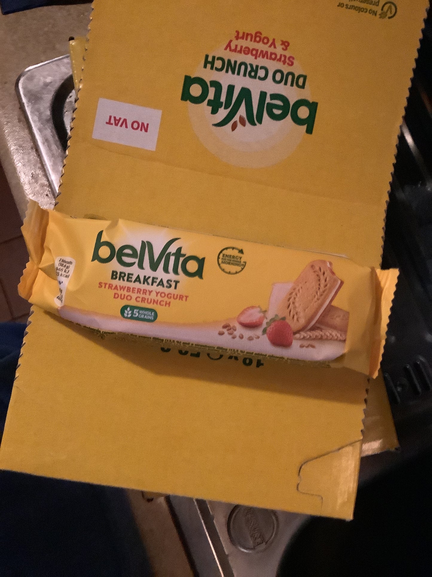Belvita breakfast strawberry yogurt duo crunch