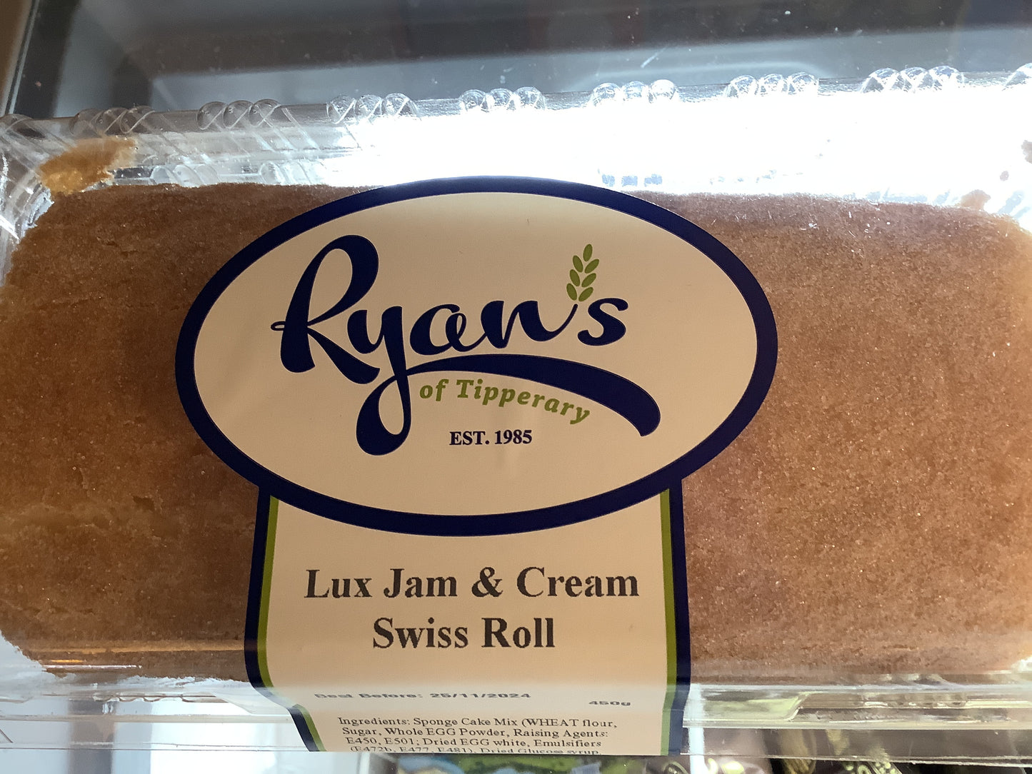 Lux jam & cream Swiss roll