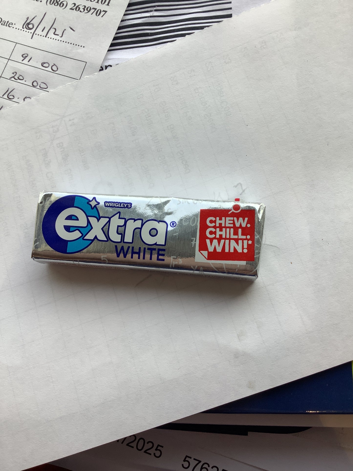 Extra white chewing gum