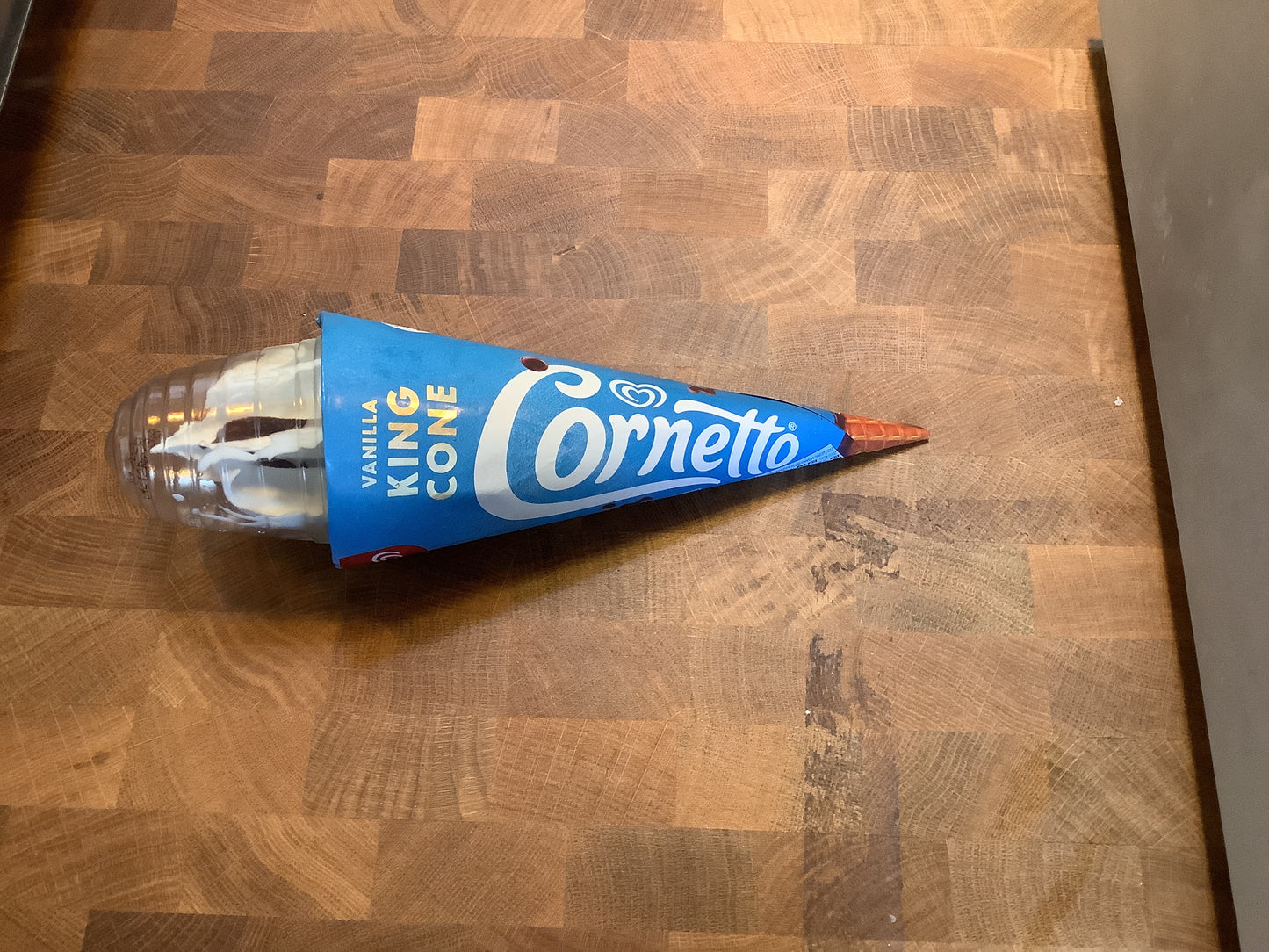 Cornetto vanilla king cone 260ml/145g