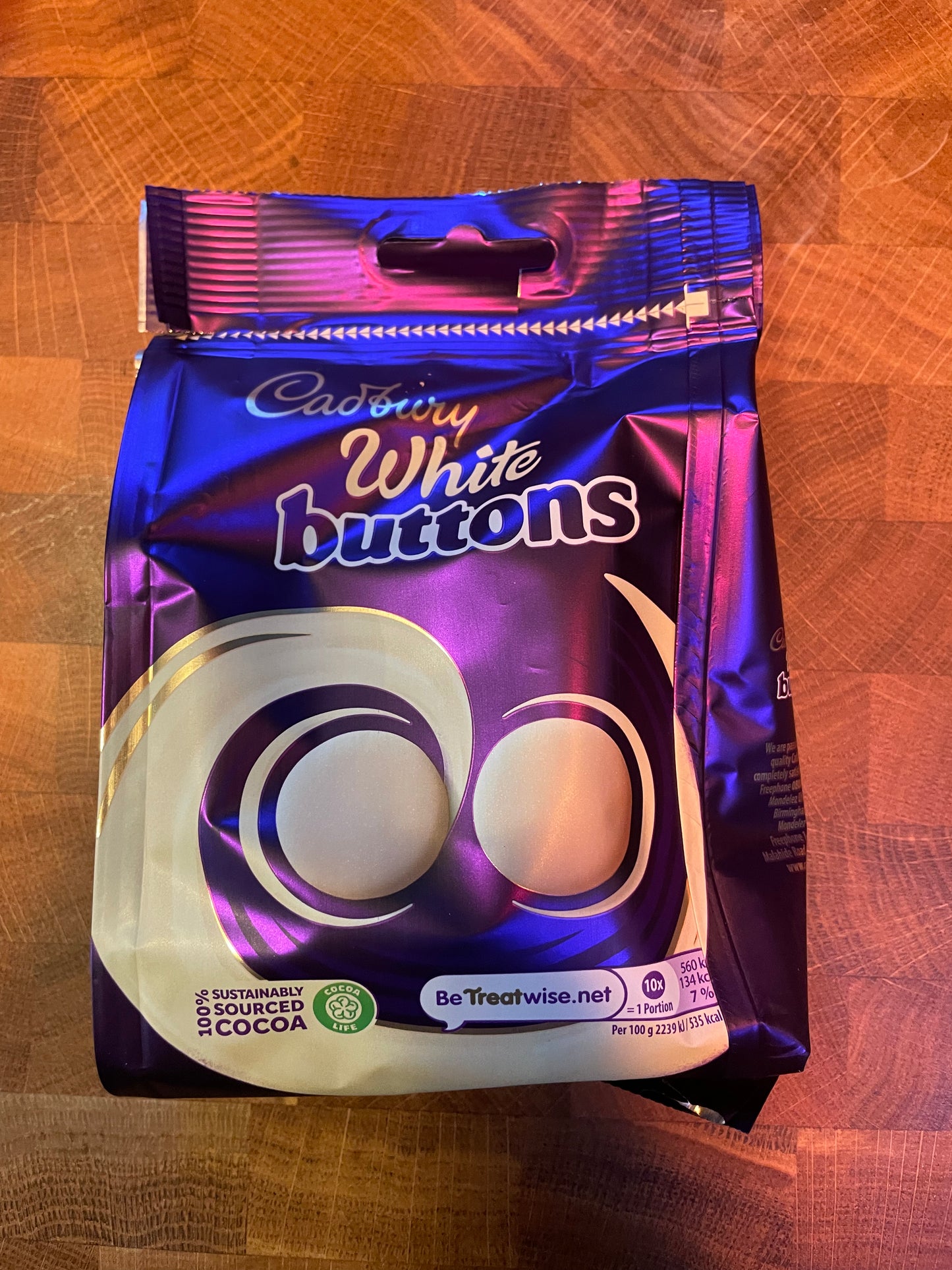 Random white buttons 110g